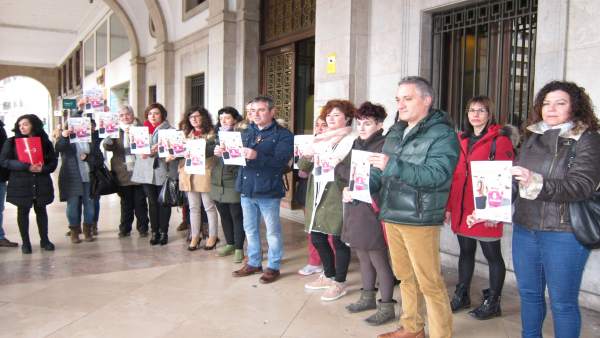 UGT y CCOO se concentran por huelga 8 de marzo UGT y CCOO se concentran por huelga 8 de marzo