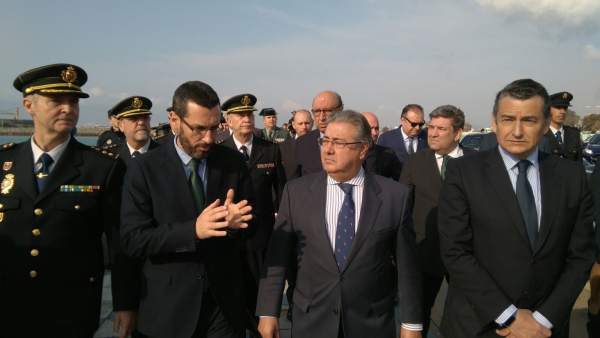 El alcalde de La Línea, Juan Franco, con el ministro del Interior El alcalde de La Línea, Juan Franco, con el ministro del Interior