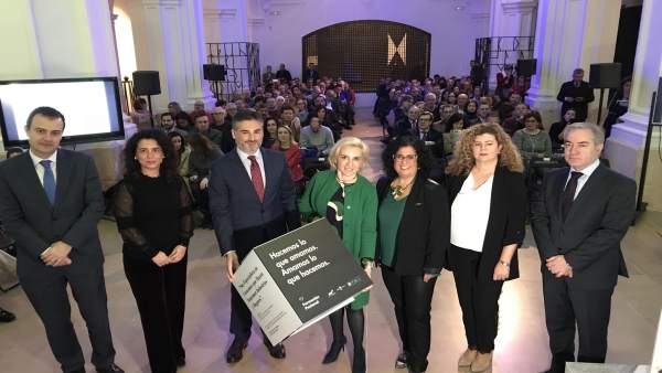 Adela Martínez-Cachá, presenta la nueva campaña de promoción de la FP Adela Martínez-Cachá, presenta la nueva campaña de promoción de la FP