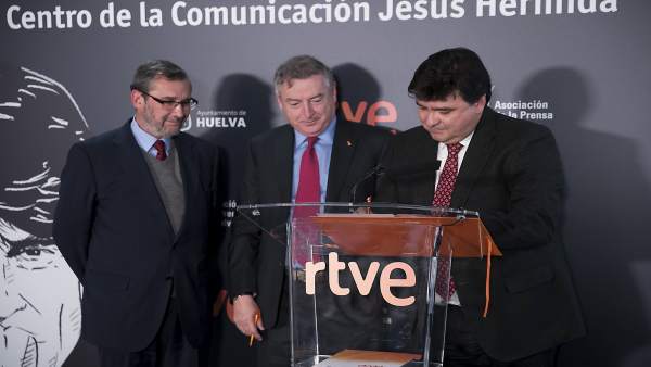 Firma del convenio para el Centro de Comunicación Jesús Hermida. Firma del convenio para el Centro de Comunicación Jesús Hermida.