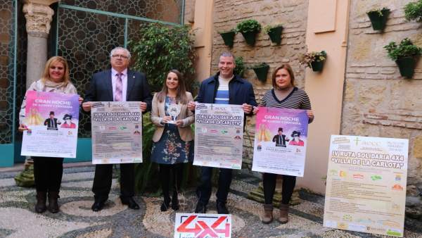 Esther Ruiz (centro) en la presentación de la Ruta Solidaria Esther Ruiz (centro) en la presentación de la Ruta Solidaria