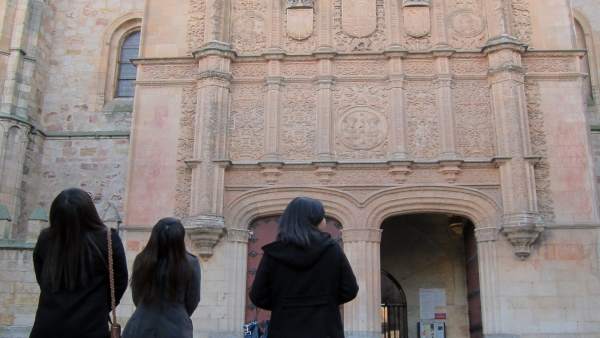 Fachada de la USAL Fachada de la USAL