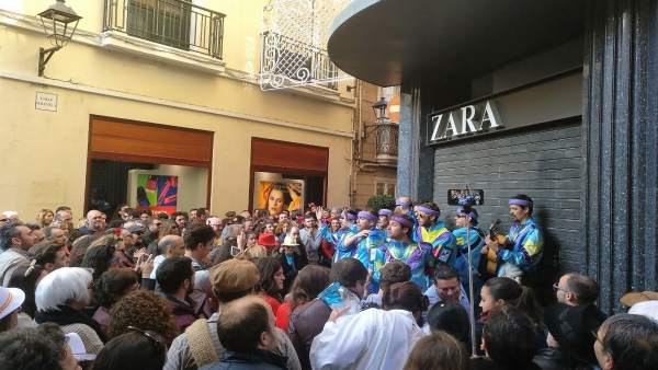 Carnaval en la calle en Cádiz Carnaval en la calle en Cádiz