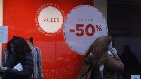 Costa afirma que "a priori no hi ha possibilitat de modificar" l'acord d'horaris comercials, que comença diumenge Costa afirma que "a priori no hi ha possibilitat de modificar" l'acord d'horaris comercials, que comença diumenge