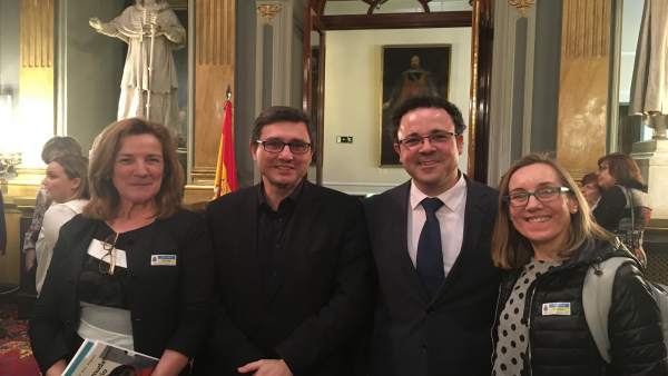 Representantes de ANA en el Día de Asperger en el Senado. Representantes de ANA en el Día de Asperger en el Senado.