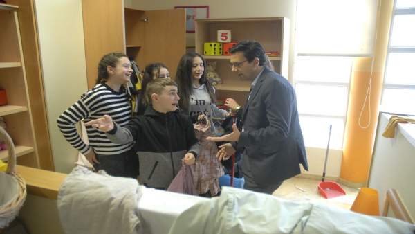El Ayuntamiento educa en el reparto equitativo de tareas domésticas El Ayuntamiento educa en el reparto equitativo de tareas domésticas