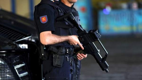 Agentes de la Policía Nacional Agentes de la Policía Nacional