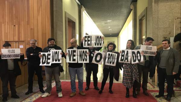 Protesta de sindicatos en el Parlamento de Galicia. Protesta de sindicatos en el Parlamento de Galicia.