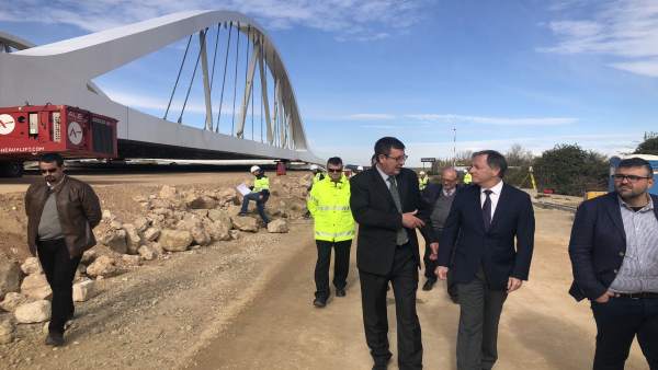 Foment inicia la col·locació del viaducte sobre el Xúquer inclòs en la variant Cullera-Favara de la N-332 Foment inicia la col·locació del viaducte sobre el Xúquer inclòs en la variant Cullera-Favara de la N-332