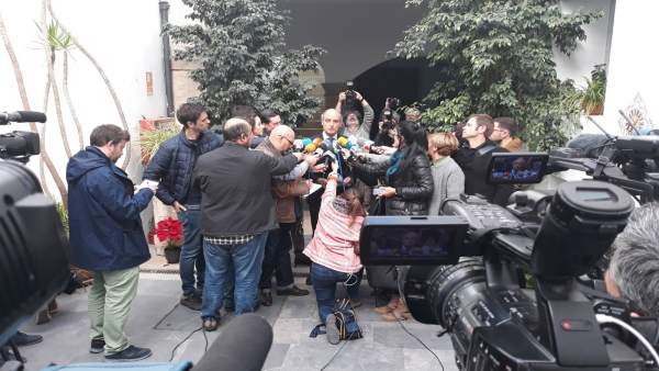 Tornen a citar Camps com investigat per irregularitats després de suspendre's la seua declaració al gener Tornen a citar Camps com investigat per irregularitats després de suspendre's la seua declaració al gener