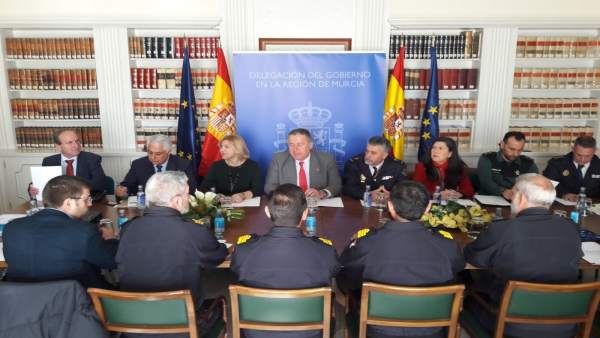 Mesa de trabajo de coordinación ante llegada masiva de inmigrantes ilegales Mesa de trabajo de coordinación ante llegada masiva de inmigrantes ilegales
