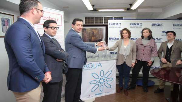 Isabel Ambrosio con representantes de Hostetur Isabel Ambrosio con representantes de Hostetur