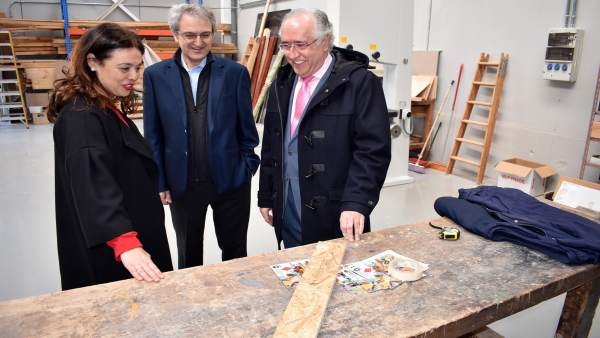 La alcaldesa visita los nuevos almacenes La alcaldesa visita los nuevos almacenes