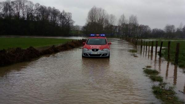 El río Ultzama se ha desbodado a la altura del polígono de Alcoz. El río Ultzama se ha desbodado a la altura del polígono de Alcoz.