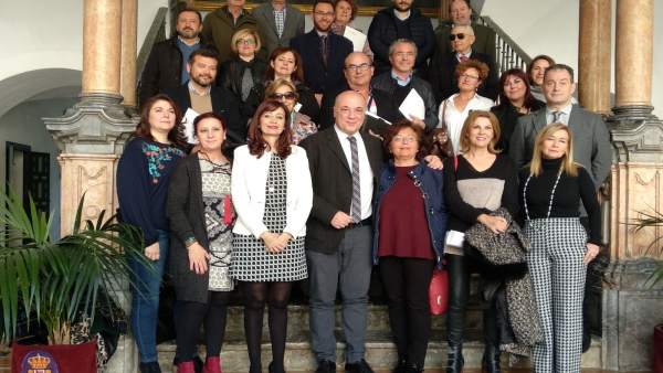 El presidente de la Diputación, Antonio Ruiz (centro), tras firmar los convenios El presidente de la Diputación, Antonio Ruiz (centro), tras firmar los convenios