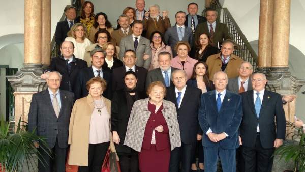 Autoridades en la presentación de la receta del guiso de rabo de toro Autoridades en la presentación de la receta del guiso de rabo de toro