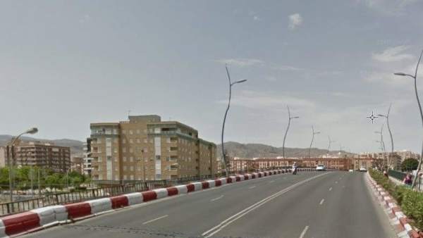 Puente de la Avenida del Mediterráneo en la ciudad de Almería Puente de la Avenida del Mediterráneo en la ciudad de Almería