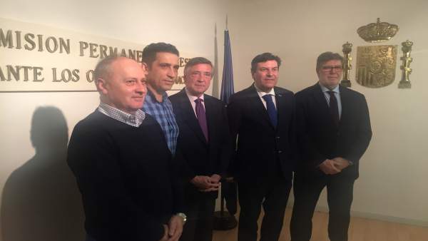 El consejero y representantes de Cecale y sindicatos, junto al REPER El consejero y representantes de Cecale y sindicatos, junto al REPER