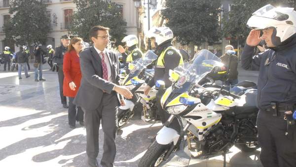 Nuevas motos de Policía Local, en un acto con el alcalde, Francisco Cuenca Nuevas motos de Policía Local, en un acto con el alcalde, Francisco Cuenca