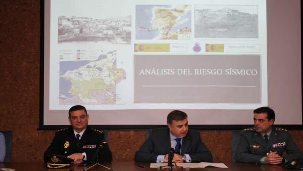 El subdelegado en Granada, Francisco Fuentes, en un curso sobre riesgo sísmico El subdelegado en Granada, Francisco Fuentes, en un curso sobre riesgo sísmico