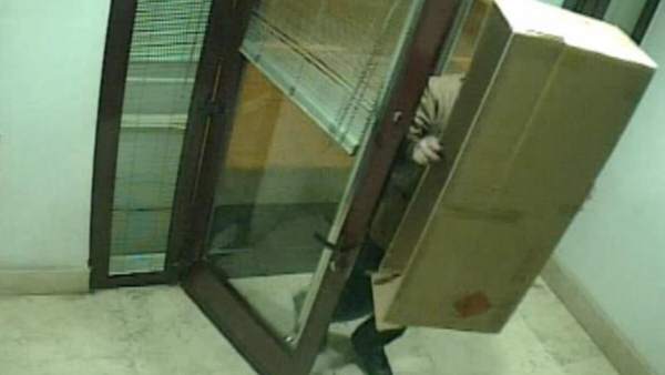 Intento de robo en un cajero de Quel tapado con caja de cartón Intento de robo en un cajero de Quel tapado con caja de cartón