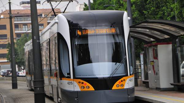 Tranvía De Metrovalencia en imagen de archivo Tranvía De Metrovalencia en imagen de archivo