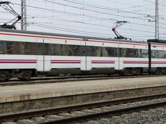 Un tren de Rodalies circulando.