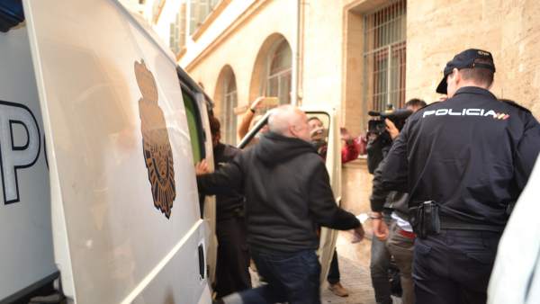 Bartolomé Cursach llega a los Juzgados desde la prisión de Palma Bartolomé Cursach llega a los Juzgados desde la prisión de Palma