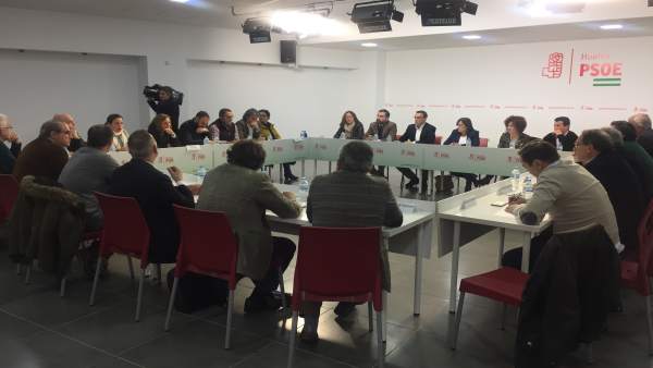 Reunión del PSOE con representantes del sector turístico. Reunión del PSOE con representantes del sector turístico.
