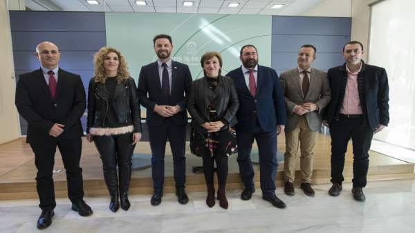 Delegados de la Junta en Granada presentan a los galardonados por el 28-F Delegados de la Junta en Granada presentan a los galardonados por el 28-F