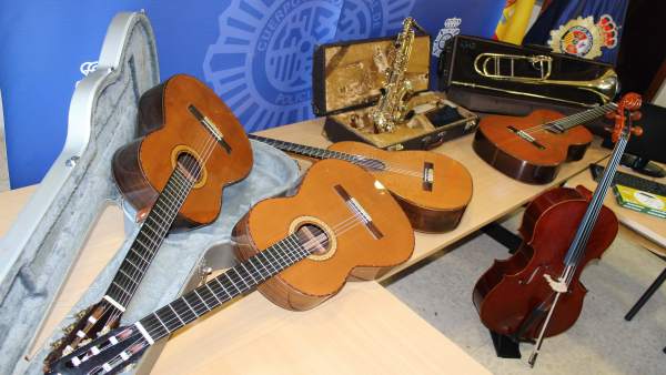Instrumentos recuperados tras el robo en una escuela de música de Almería Instrumentos recuperados tras el robo en una escuela de música de Almería