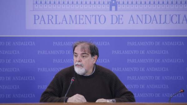 Jesús Romero, presidente del grupo parlamentario de Podemos, en rueda de prensa Jesús Romero, presidente del grupo parlamentario de Podemos, en rueda de prensa