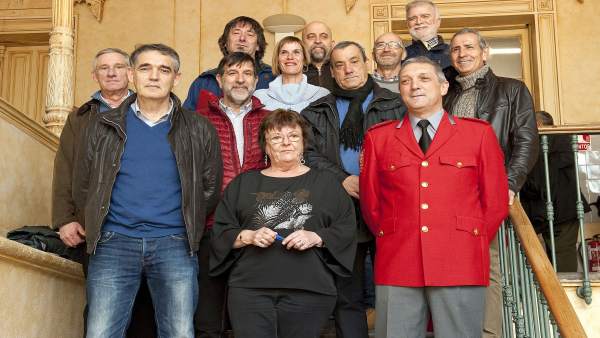 Mª José Beaumont con los policías forales jubilados Mª José Beaumont con los policías forales jubilados