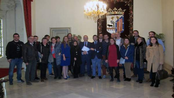 Presentación de la guía en el Ayuntamiento. Presentación de la guía en el Ayuntamiento.