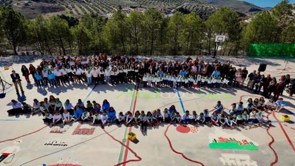 Celebración del Día de Andalucía en el colegio San Miguel, de Noguerones. Celebración del Día de Andalucía en el colegio San Miguel, de Noguerones.