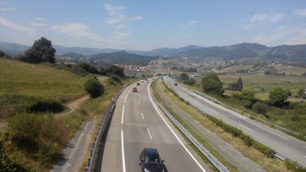Tráfico en autovía A-8 Tráfico en autovía A-8