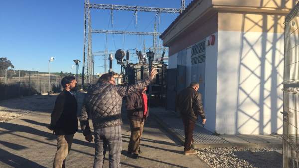 El delegado de Agricultura visita subestación eléctrica quemada en Guadalcacín El delegado de Agricultura visita subestación eléctrica quemada en Guadalcacín