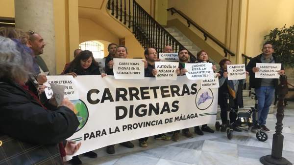 Vecinos de Málaga exigen mejoras en las carreteras Vecinos de Málaga exigen mejoras en las carreteras