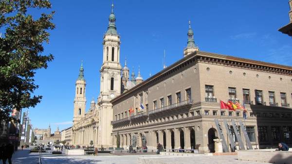 Ayuntamiento De Zaragoza, En La Plaza Del Pilar Ayuntamiento De Zaragoza, En La Plaza Del Pilar