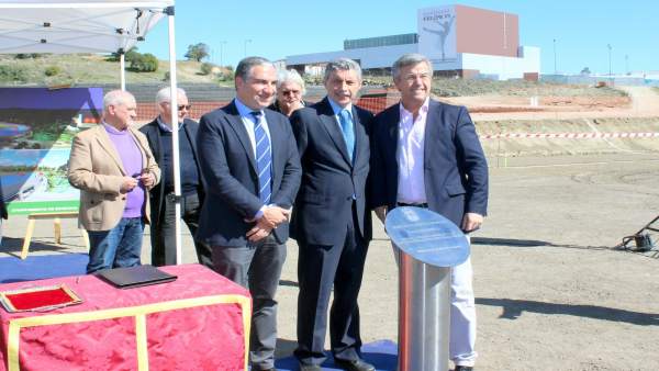 Bendodo, García Urbano alcalde Estepona y Federación de Atletismo López Cuenca Bendodo, García Urbano alcalde Estepona y Federación de Atletismo López Cuenca