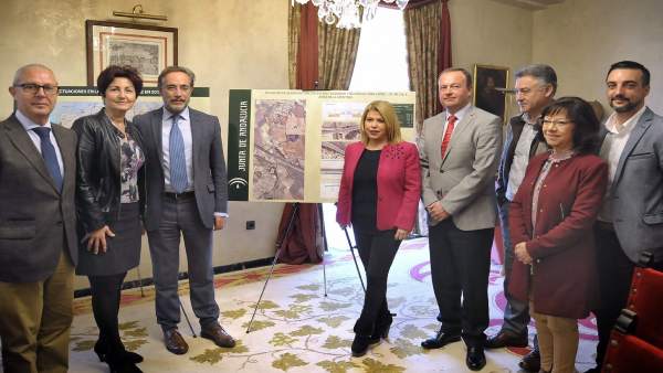 El consejero de Fomento, Felipe López, y la alcaldesa de Jerez El consejero de Fomento, Felipe López, y la alcaldesa de Jerez