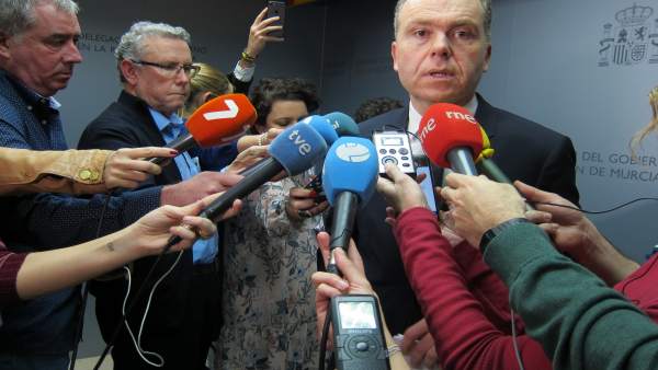 El presidente de ADIF, Juan Bravo, ante de los medios en Delegación El presidente de ADIF, Juan Bravo, ante de los medios en Delegación