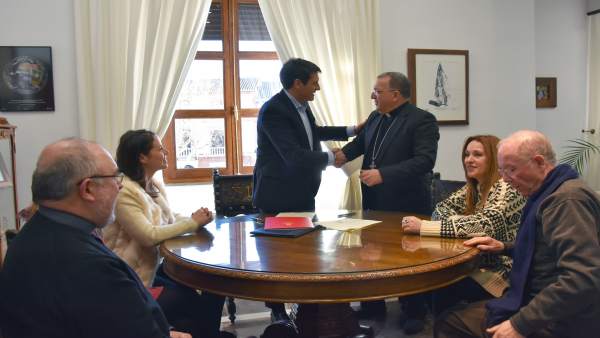 El Ayuntamiento de Baza y la Diócesis firman un acuerdo El Ayuntamiento de Baza y la Diócesis firman un acuerdo
