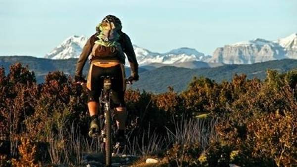 Bicicleta en la montaña Bicicleta en la montaña