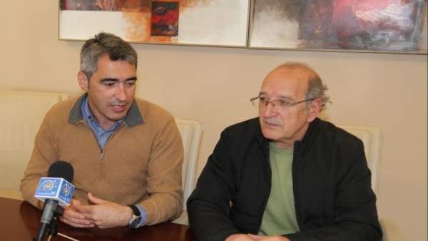 El alcalde de Benalmádena, Víctor Navas, y el edil Manuel Arroyo El alcalde de Benalmádena, Víctor Navas, y el edil Manuel Arroyo