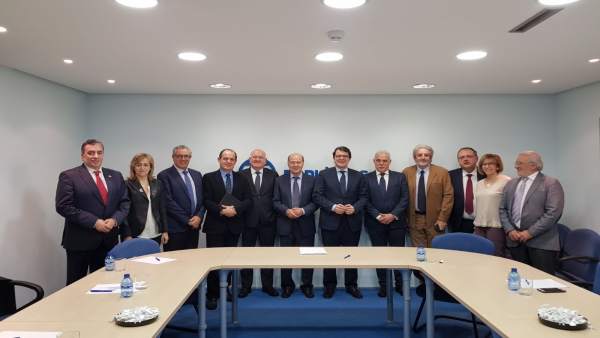 Valladolid.- Mañueco se rúne con representantes del Colegio de Médicos Valladolid.- Mañueco se rúne con representantes del Colegio de Médicos
