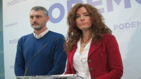 María Ángeles García Navarro, junto a Óscar Urralburu María Ángeles García Navarro, junto a Óscar Urralburu