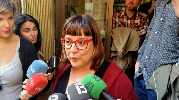 Bel Busquets atiende a los medios Bel Busquets atiende a los medios