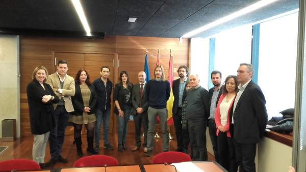 Sindicatos y partidos presentan el manifiesto contra la brecha salarial Sindicatos y partidos presentan el manifiesto contra la brecha salarial