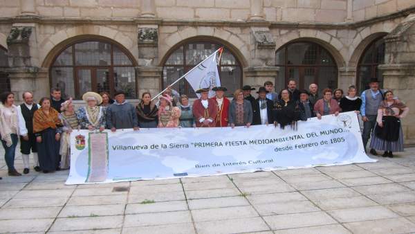 Fiesta del Árbol de Villanueva de la Sierra Fiesta del Árbol de Villanueva de la Sierra